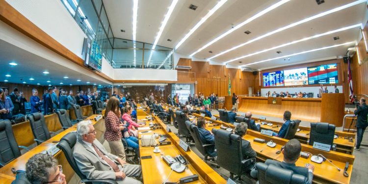 São Luís/MA – Assembleia aprova projeto que cria lista de prioridade para travessia em ferryboat