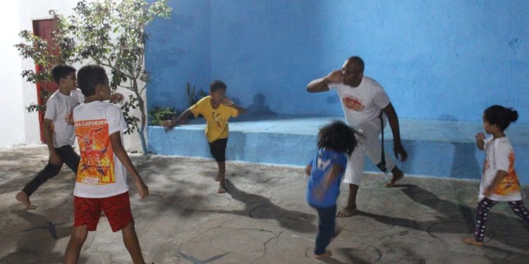 FÁTIMA ARAÚJO – Projeto de inclusão social Arte e Capoeira de Autoria motiva alunos a tirarem boas notas e melhorar comportamento nas Escolas.
