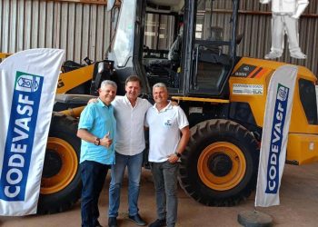 ICATU/MA – Prefeito Walace adquiri pá carregadeira com recursos de emenda do Deputado Aluísio Mendes