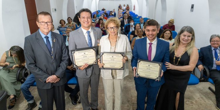 São Luís/MA – Felipe Camarão recebe Comenda Antônio Lopes durante celebrações pelos 99 anos do Instituto Histórico e Geográfico do Maranhão