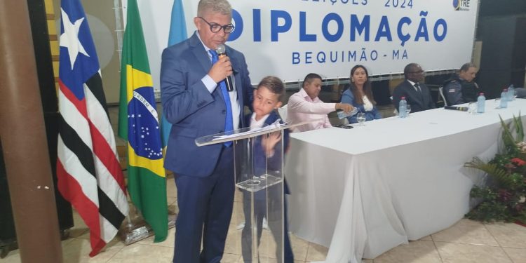 Em solenidade realizada na cidade de Bequimão, Zé Martins e professor Ivaldo comemoram diplomação depois de vitória dupla na Justiça Eleitoral
