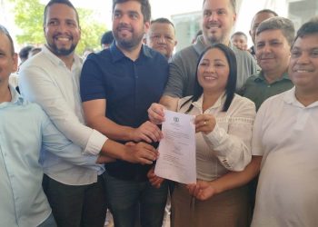 MATINHA / Com a presença de deputados federais e estaduais, Linielda de Eldo entrega pavimentação asfáltica em bloquetes e novo prédio da Câmara na cidade.