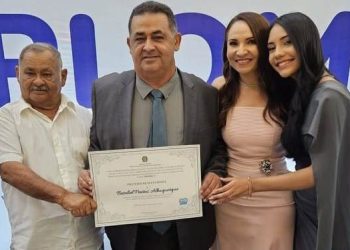 MATA ROMA / MA – O prefeito reeleito Bezaliel, a vice Chaguinha, vereadores e suplentes foram diplomados na comarca de Chapadinha, em cerimônia marcada por aplausos.