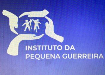 INSTITUTO DA PEQUENA GUERREIRA APOIA O PROJETO ARTE E CAPOEIRA NA COMUNIDADE PIRAPORA ( ESCOLA SÃO FRANCISCO DE ASSIS)
