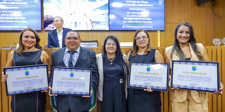 SÃO LUÍS / Fátima Araújo realiza entrega de títulos de Cidadãos Ludovicense/ de sua autoria