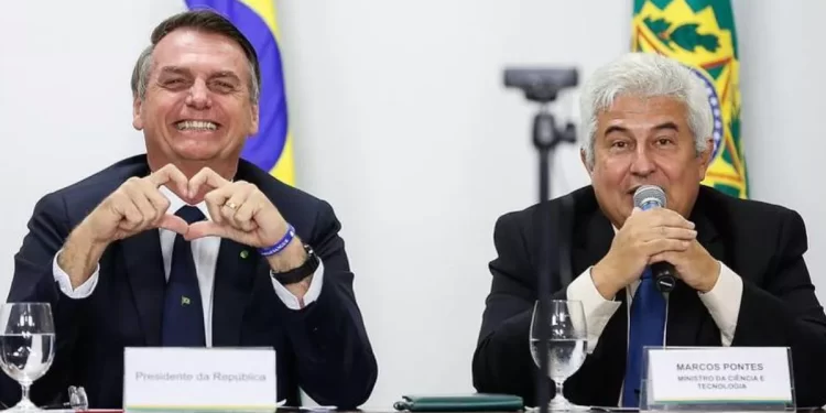Brasília – Governo Bolsonaro pagou viagens para indiciado pela PF mostrar suposta fragilidade da urna eletrônica, aponta inquérito do golpe