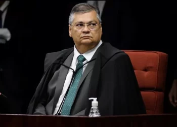 Brasília – Dino exige comprovação de R$ 370 milhões em emendas para Saúde