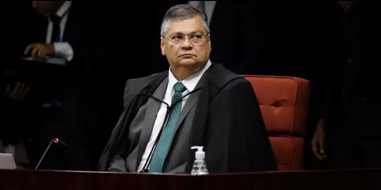 Brasília – Dino exige comprovação de R$ 370 milhões em emendas para Saúde