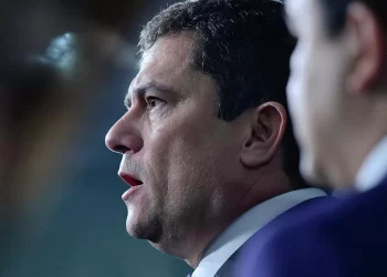 Brasília – Moro não se cansa de passar vergonha: ataca a economia forte de Lula e defende a polícia selvagem de SP