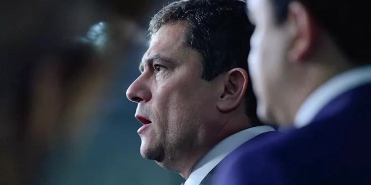 Brasília – Moro não se cansa de passar vergonha: ataca a economia forte de Lula e defende a polícia selvagem de SP