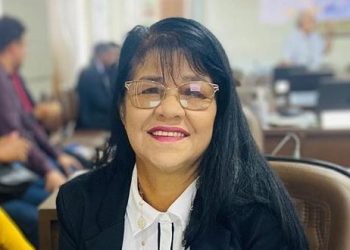 A vereadora Fátima Araújo recebe diploma da Justiça Eleitoral no Auditório da FIEMA no dia 17 terça-feira