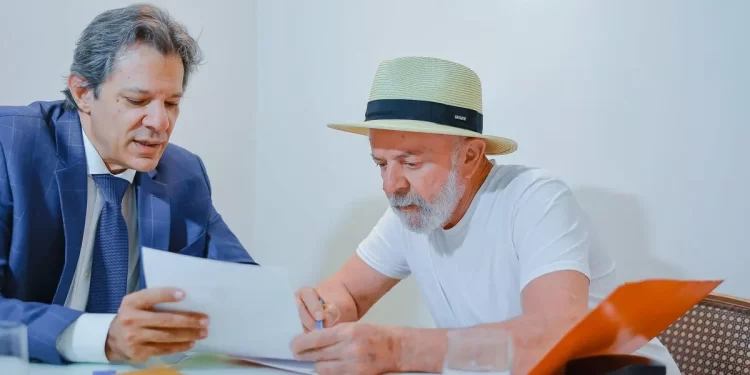 Brasília – Salário mínimo sobe 7,5% e a passa a R$ 1.518 em janeiro de 2025