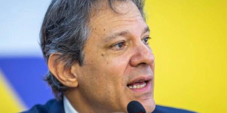 Portaria normativa da receita federal inibe operações financeiras através do pix e pode causar cortes no bolsa família.