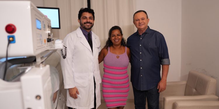 São Luís/MA – Brandão acompanha atendimento na câmara hiperbárica da Unidade de Tratamento de Queimados do Hospital da Ilha