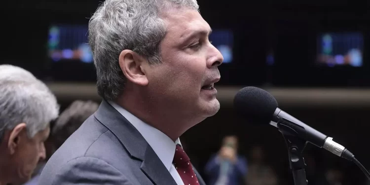 Brasília – Lindbergh Farias menciona o 8/1 e detalha o planejamento do golpe: ‘Bolsonaro tem que ser preso’ (vídeo)