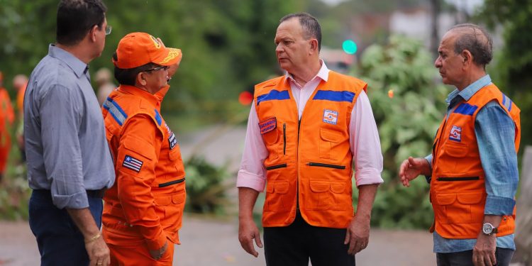 São Luís/MA – Brandão e equipe de governo vistoriam áreas afetadas por fortes chuvas na Grande Ilha