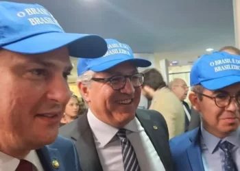 Ministros reagem a Trump com boné azul e mensagem de soberania: “o Brasil é dos brasileiros”