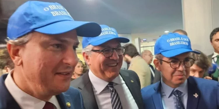 Ministros reagem a Trump com boné azul e mensagem de soberania: “o Brasil é dos brasileiros”
