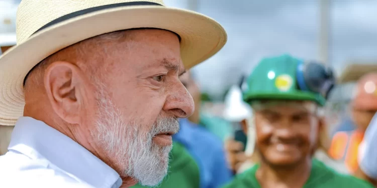 Brasília – Lula critica falta de compromisso ambiental de Trump e diz que a democracia corre risco no mundo