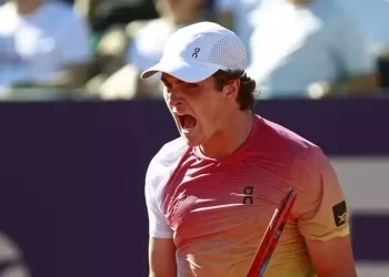 Argentina – O Brasil tem um novo ídolo no esporte: aos 18 anos, João Fonseca é campeão em Buenos Aires