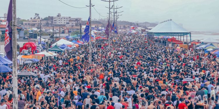 São Luís/MA – Foliões lotaram Avenida Litorânea no primeiro dia de Pré-Carnaval do Maranhão no Circuito Vem Pro Mar