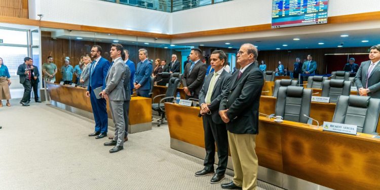 São Luís/MA – Alema faz minuto de silêncio em memória de influenciadora e de ex-procurador de Justiça