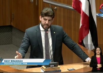 Davi Brandão enquadra Othelino Neto em discurso e faz convite para visitarem obras do governo