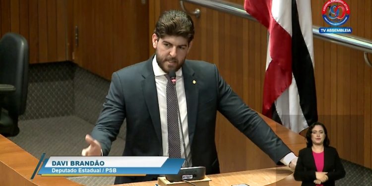 Davi Brandão enquadra Othelino Neto em discurso e faz convite para visitarem obras do governo