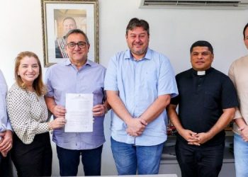 Iracema Vale participa de assinatura do ‘Mutirão Rua Nova’, que beneficiará Buriti, Belágua e Urbano Santos