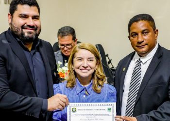 Iracema Vale recebe título de Cidadã Itapecuruense e reitera compromisso com o desenvolvimento do município