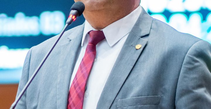 Adelmo Soares afirma que “PCdoB devia entregar os cargos que tem no governo”