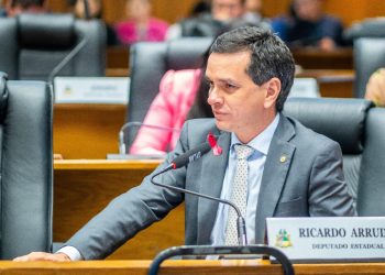 Ricardo Arruda enumera ações históricas do governador Brandão para as mulheres ao contrapor acusação da oposição