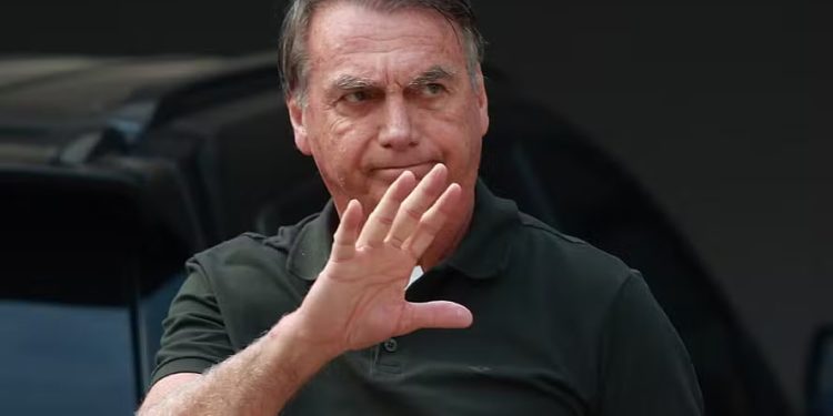 Julgamento do recurso de Bolsonaro termina hoje: defesas prevêem prisão dentro de dez dias