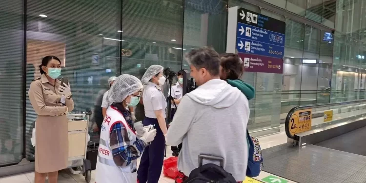 Países asiáticos reforçam protocolos sanitários em aeroportos após novos casos do vírus Nipah