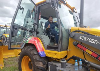 Prefeito Toca Serra recebe maquina agrícola do programa Maranhão Sustentável no Parque Independência na Grande Ilha