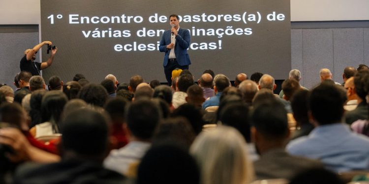 ORLEANS BRANDÃO PARTICIPA DE ENOCONTRO COM PASTORES DA GRANDE ILHA