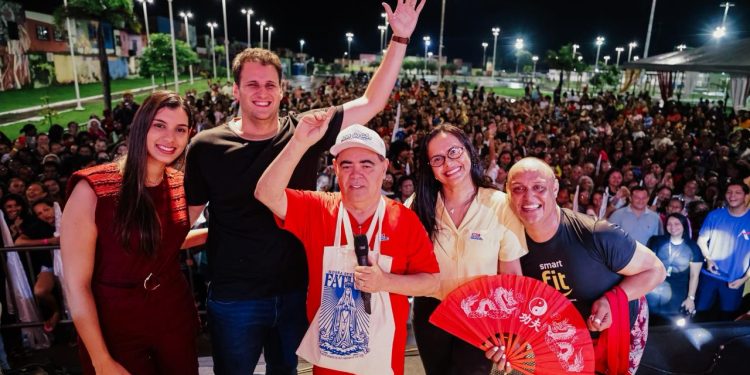EM HOMENAGENS ÀS MÃES, ORLEANS BRANDÃO REAFIRMA COMPROMISSO DE TRABALHAR POR SÃO LUÍS