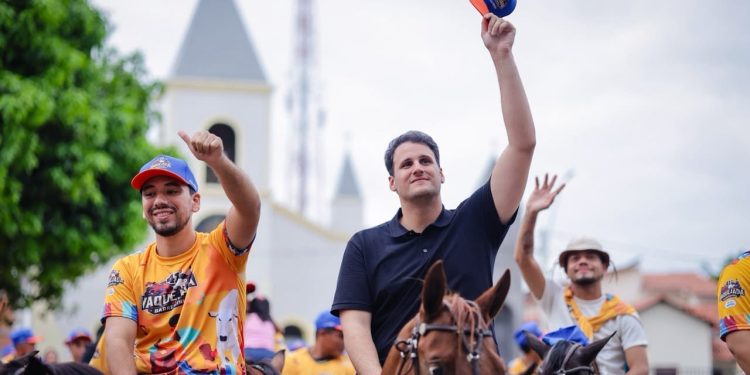 ORLEANS BRANDÃO PRESTIGIA 41ª VAQUEIJADA DE BARREIRINHAS E DESTACA IMPORTÂNCIA DO EVENTO PARA ESTÍMULO AO TURISMO DA REGIÃO