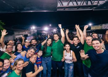 Orleans Brandão arrasta multidão em Peritoró e afirma estar pronto para “ser o melhor governador que o Maranhão já viu”