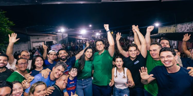Orleans Brandão arrasta multidão em Peritoró e afirma estar pronto para “ser o melhor governador que o Maranhão já viu”