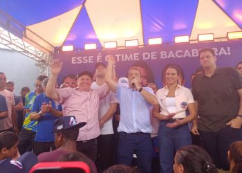 BACABEIRA / Orleans Brandão exalta Dr. Hilton Gonçalo para o senado Federal no encontro promovido por Naila Gonçalo com grande participação popular.