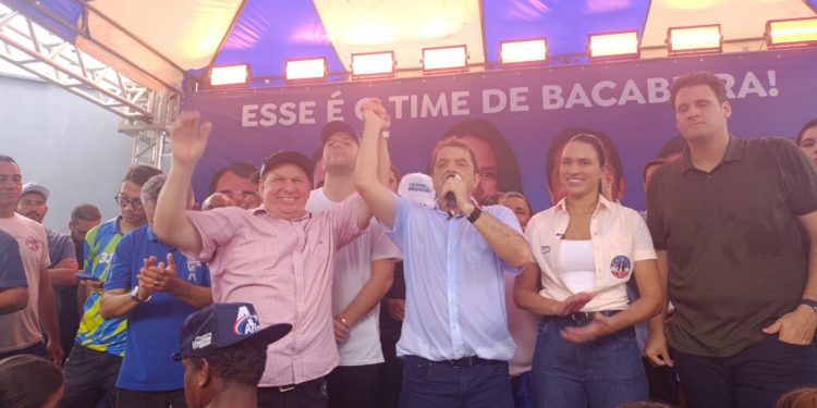 BACABEIRA / Orleans Brandão exalta Dr. Hilton Gonçalo para o senado Federal no encontro promovido por Naila Gonçalo com grande participação popular.