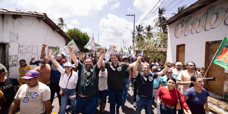 Orleans Brandão percorre Primeira Cruz ao lado da população em grande ato de apoio à sua candidatura