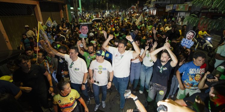 Onda verde do 15 toma as ruas de Pinheiro em mais uma demonstração de força da candidatura de Orleans Brandão na cidade