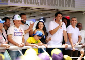 Mesmo sob sol intenso, uma grande multidão toma as ruas de Penalva em forte demonstração de apoio a Orleans Brandão
