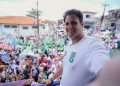 Beto Castro reúne multidão no Bairro de Fátima em Arrastão da Ilha em apoio a Orleans Brandão